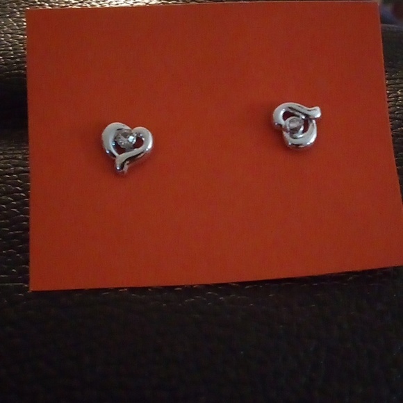 Jewelry - SOLD 💜10/$6💜NIP Silver Tone Earrings - Thick Open Heart